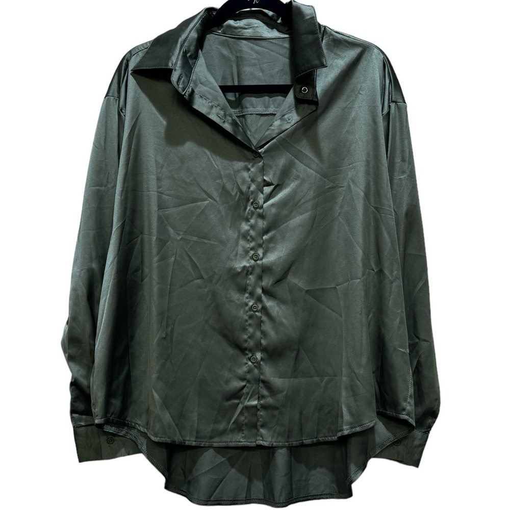 Silky Satin Overaized Button Up long Sleeve Top Medium Like new